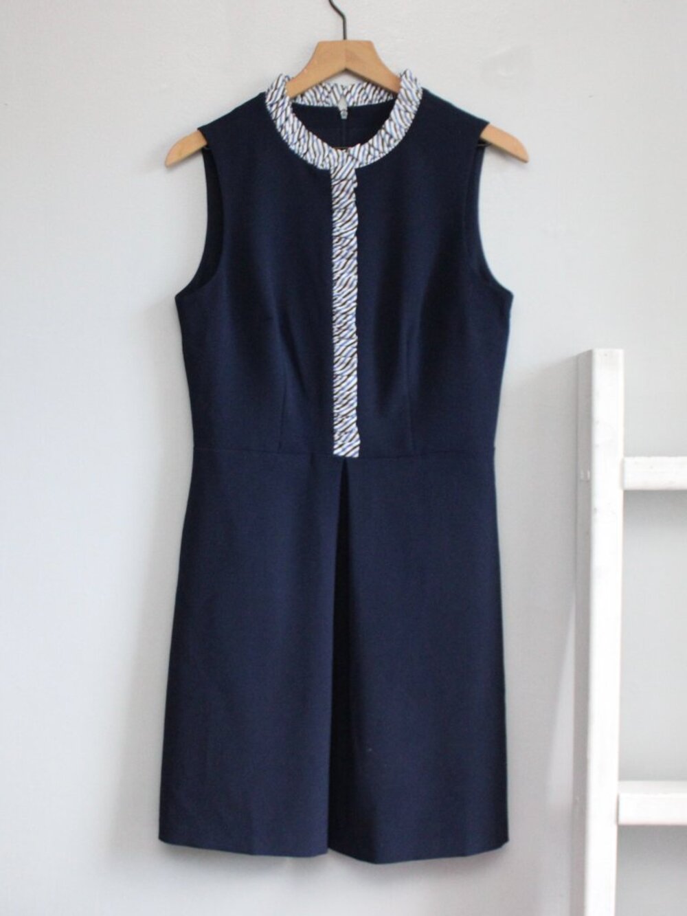 Eliza J Ruffle Striped Trim Sleeveless Crepe Navy Blue Above The Knee Dress sz 8 - Picture 2 of 7
